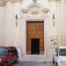 Usciamo dal palazzo per ritrovarci davanti allattiguo ingresso della chiesa di San Michele, anchessa costruita nel 1745 dai Celestini 